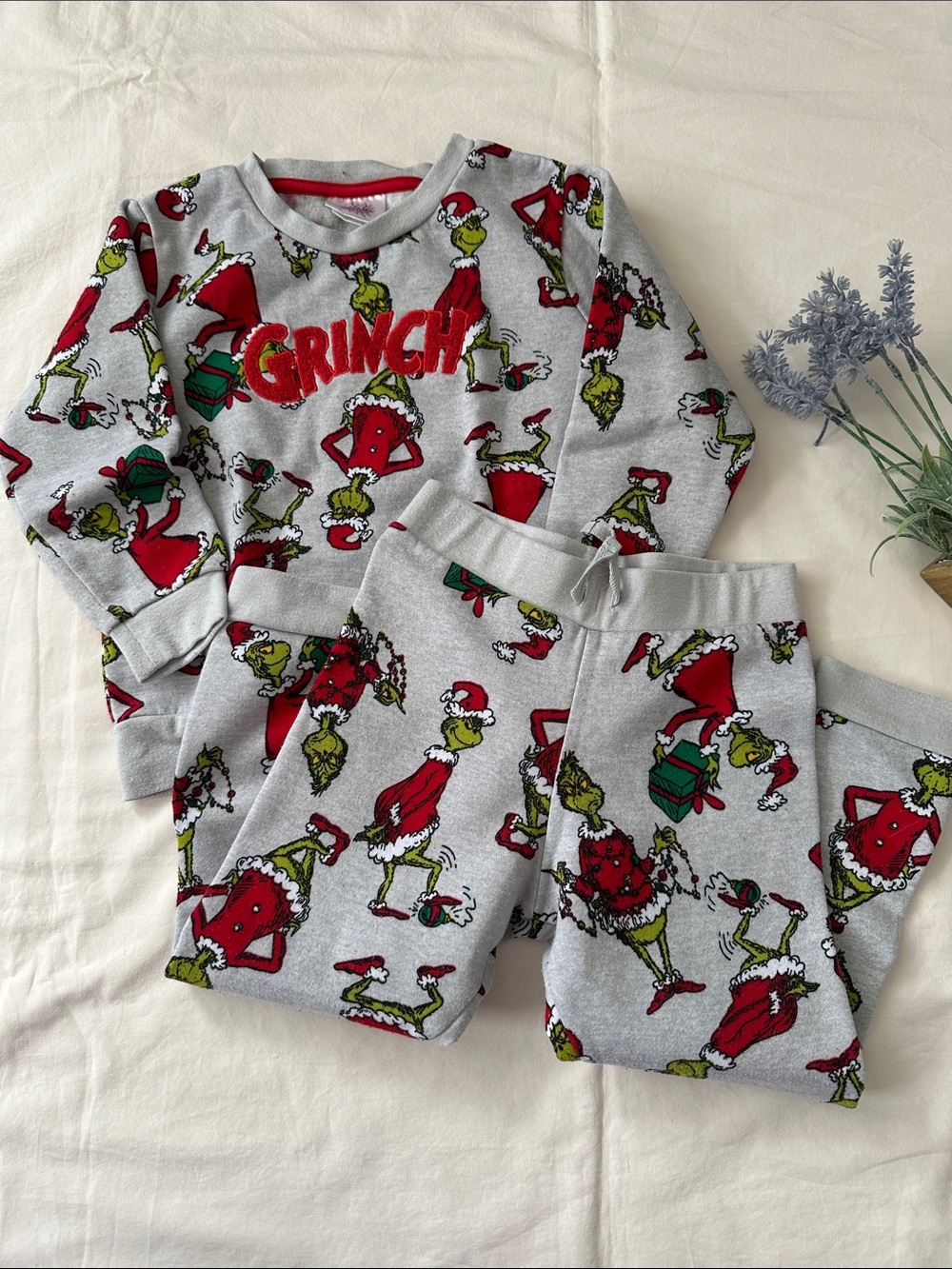 Grinch Kids' Grey & Red Holiday Pajama Set - Matching Family Sleepwear